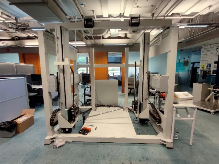 Robot-assisted squat training setup